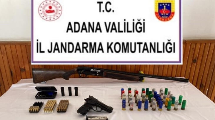 Adana'da bir evde ruhsatsız silahlar bulundu