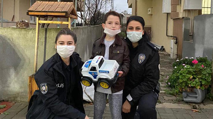 Biga'da polislerden engelli Yiğit'e doğum günü sürprizi