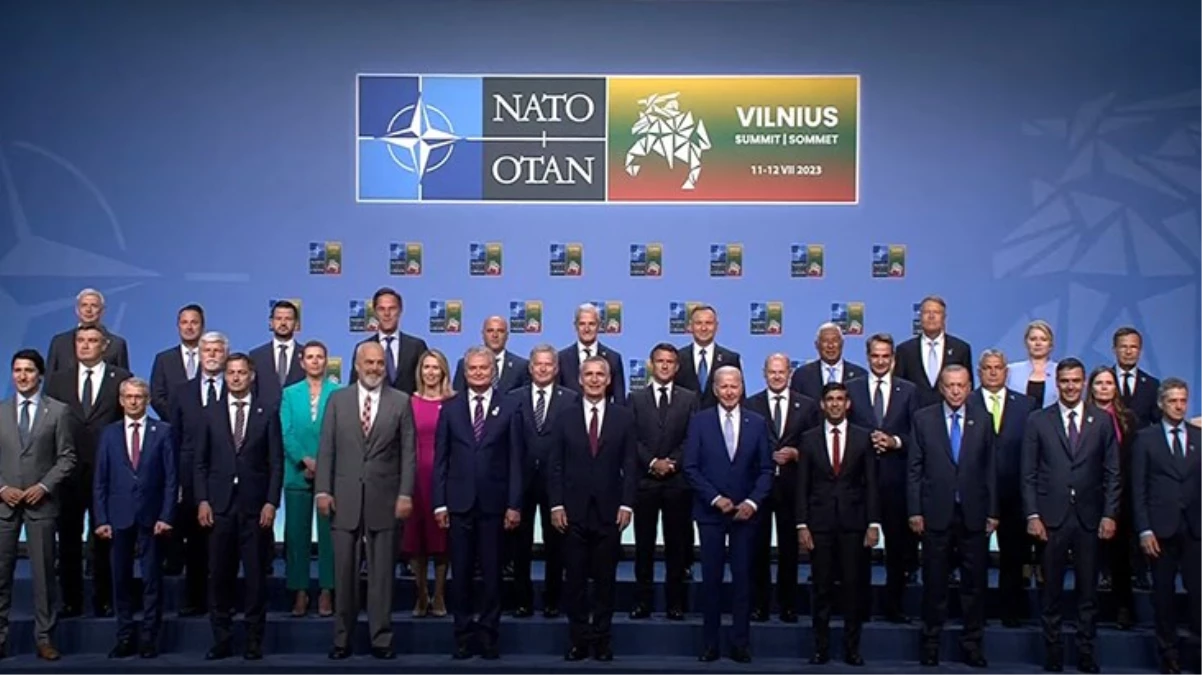 NATO Liderler Zirvesi aile fotoğrafıyla başladı! Liderler 2 kritik konuyu ele alacak