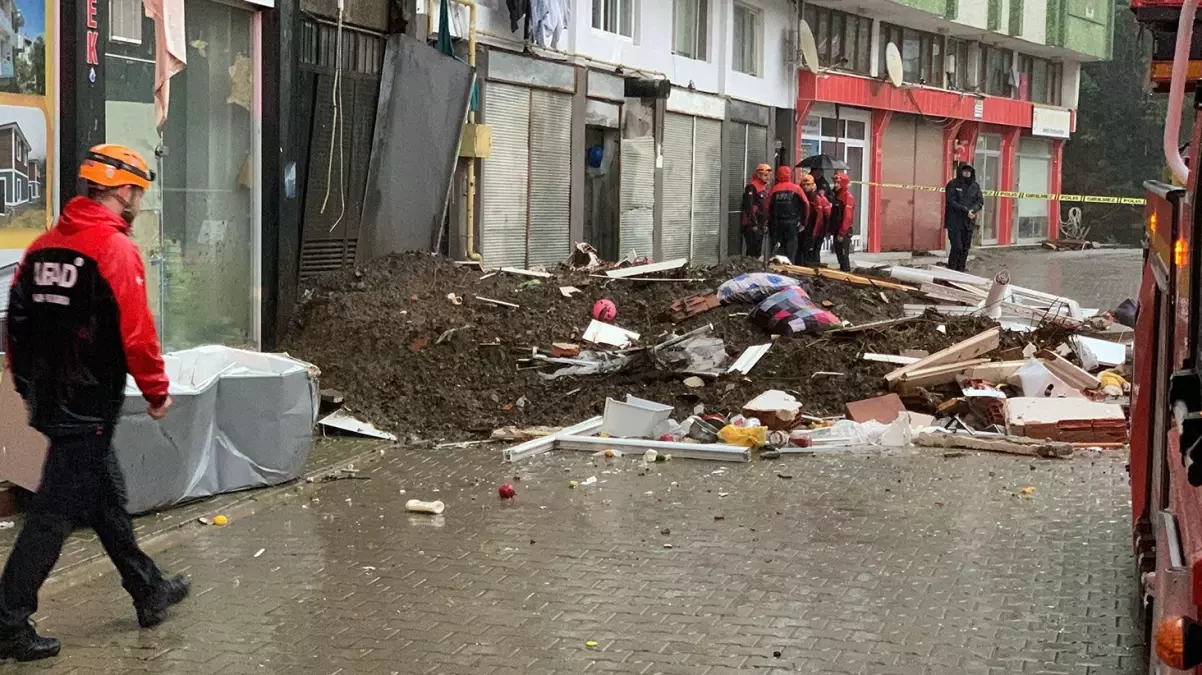 Rize Çayeli'de heyelan! Ölü ve yaralılar var