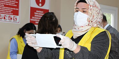 Milli Eğitim destek verdi, 6 kadın bir yılda 3,5 milyondan fazla maske üretti
