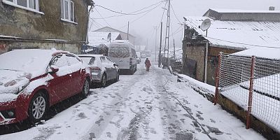 SON DAKİKA İstanbul'da kar etkili yağıyor 
